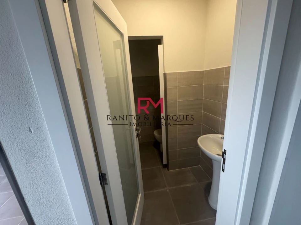 Escritório para Arrendamento em Gandra Foto 12