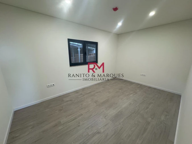 Escritório para Arrendamento em Gandra Foto 3