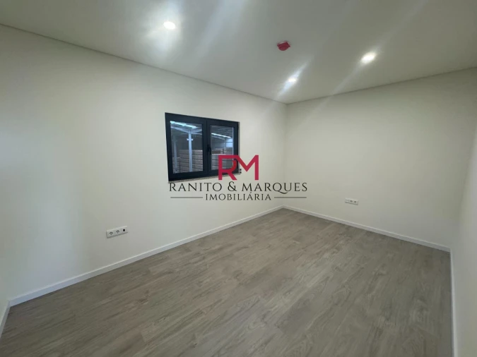 Escritório para Arrendamento em Gandra Foto 4