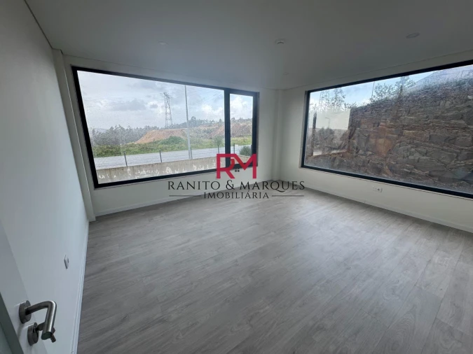 Escritório para Arrendamento em Gandra Foto 2