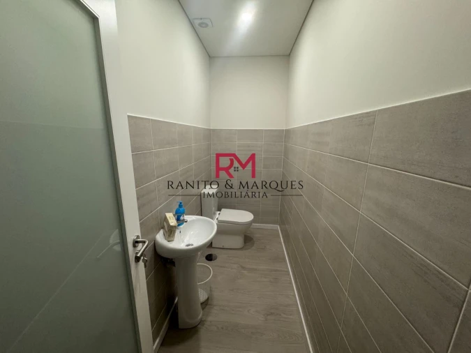 Escritório para Arrendamento em Gandra Foto 13