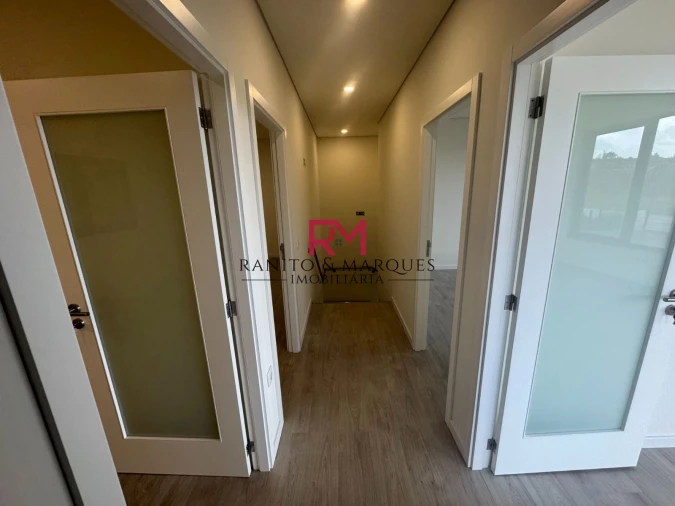 Escritório para Arrendamento em Gandra Foto 7