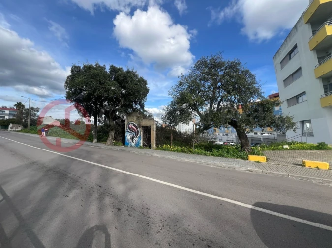 Terreno para Venda em Seixal, Arrentela e Aldeia de Paio Pires Foto 1