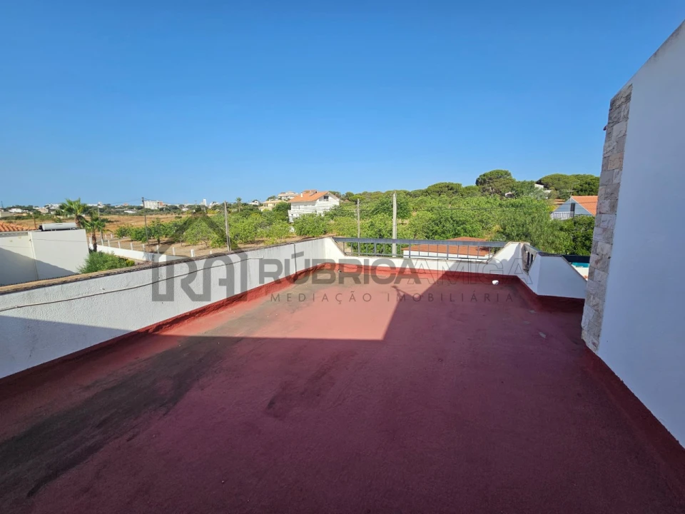 Moradia T8 para Venda em Quarteira Foto 31