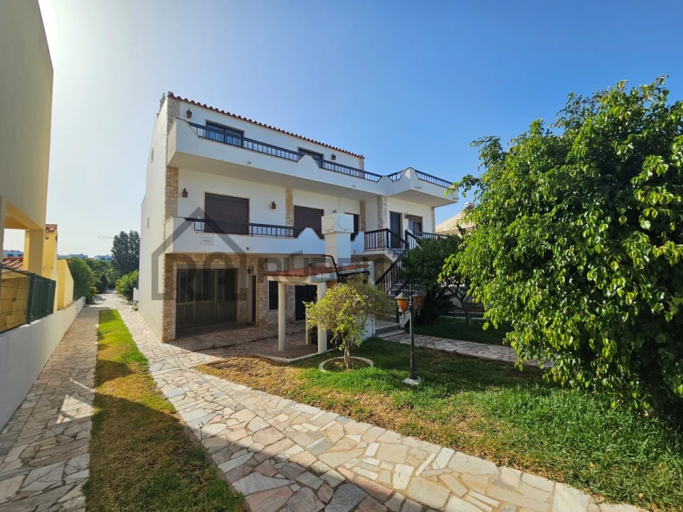 Moradia T8 para Venda em Quarteira Foto 38