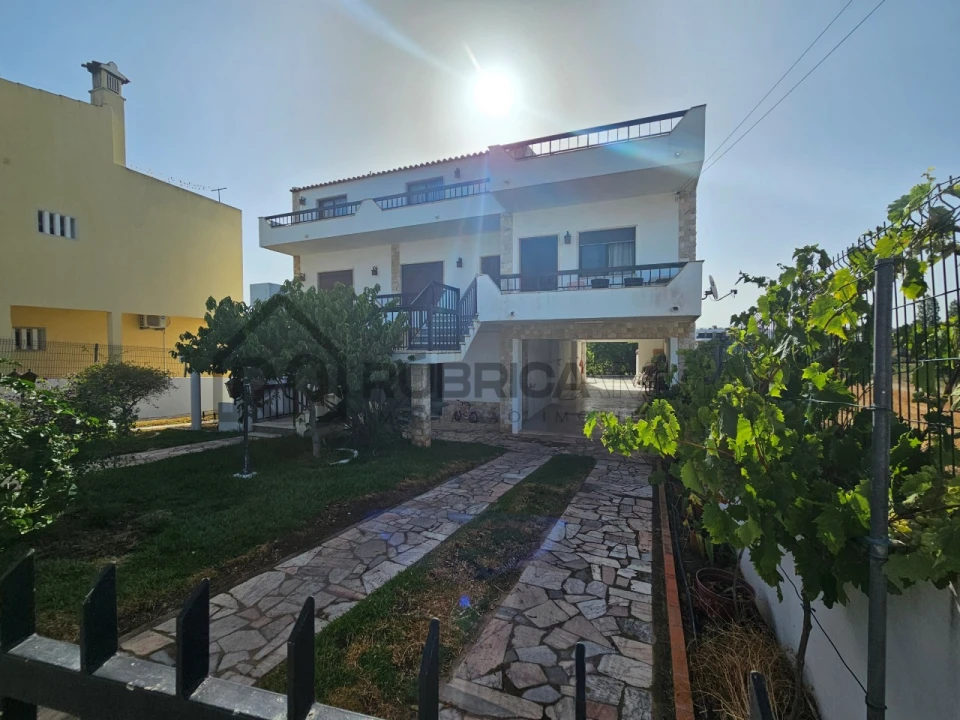 Moradia T8 para Venda em Quarteira Foto 40