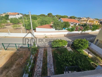 Moradia T8 para Venda em Quarteira