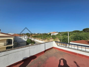 Moradia T8 para Venda em Quarteira