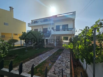 Moradia T8 para Venda em Quarteira