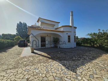 Moradia T8 para Venda em Quarteira
