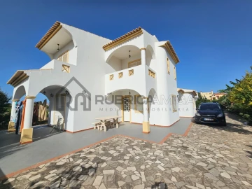 Moradia T8 para Venda em Quarteira