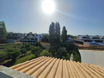 Moradia T8 para Venda em Quarteira