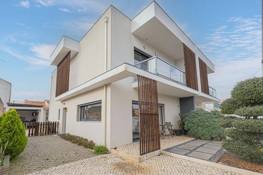 Moradia T4 para Venda em Fernao Ferro Foto 1