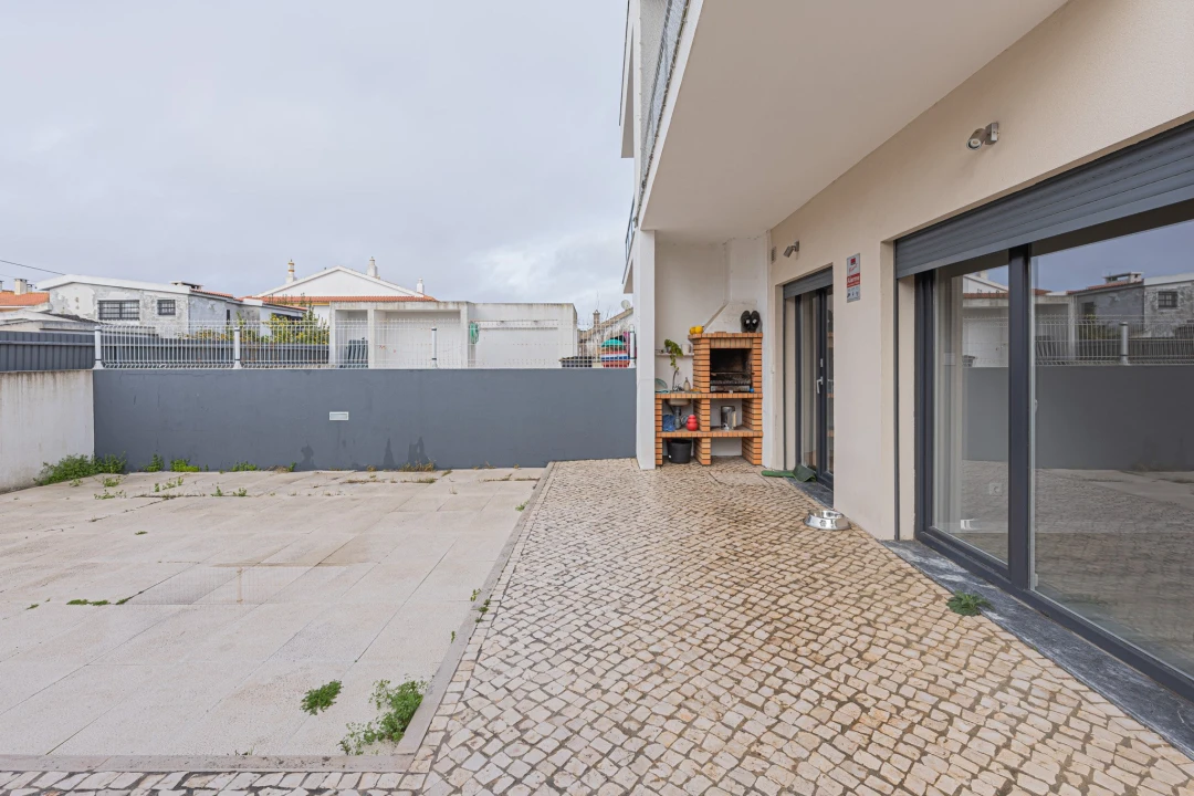 Moradia T4 para Venda em Fernao Ferro Foto 54