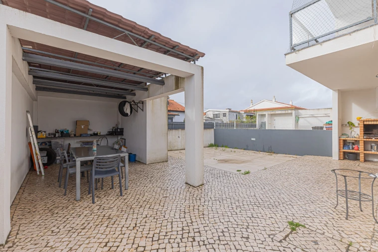 Moradia T4 para Venda em Fernao Ferro Foto 46