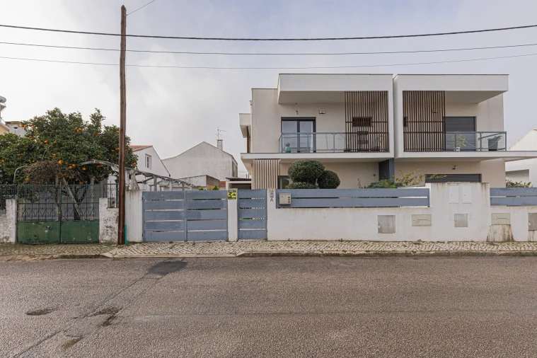 Moradia T4 para Venda em Fernao Ferro Foto 48