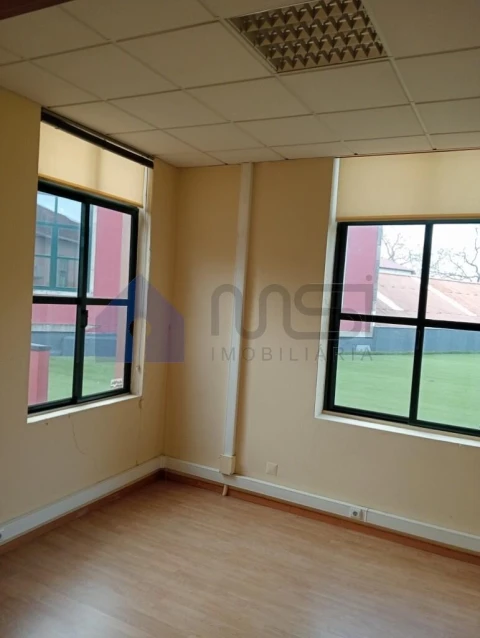 Escritório para Arrendamento em Paranhos