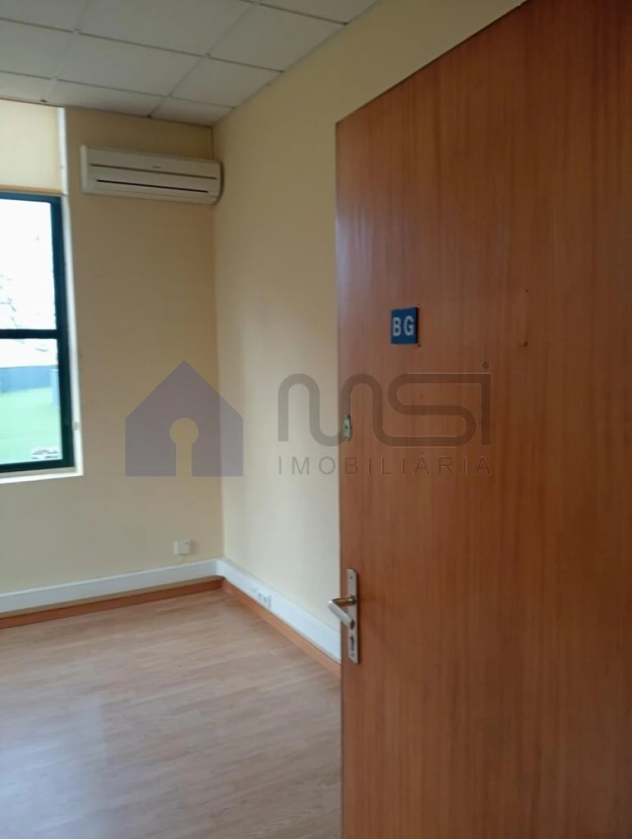 Escritório para Arrendamento em Paranhos Foto 5