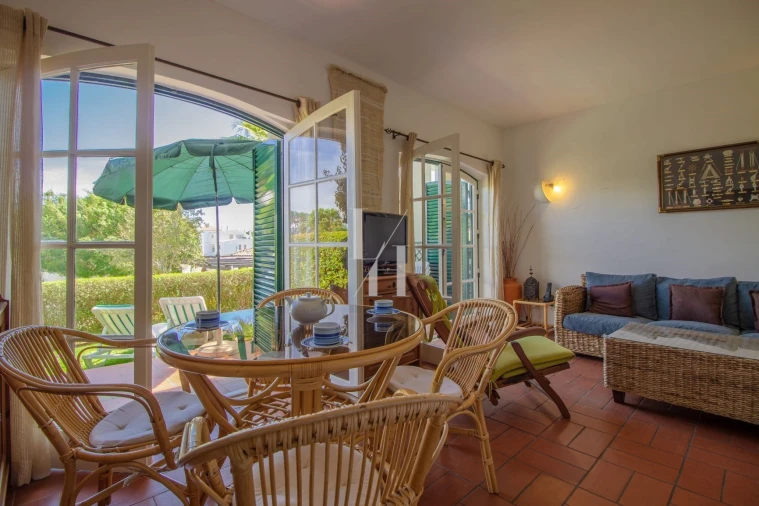 Apartamento T2 para Arrendamento férias em Quarteira Foto 5