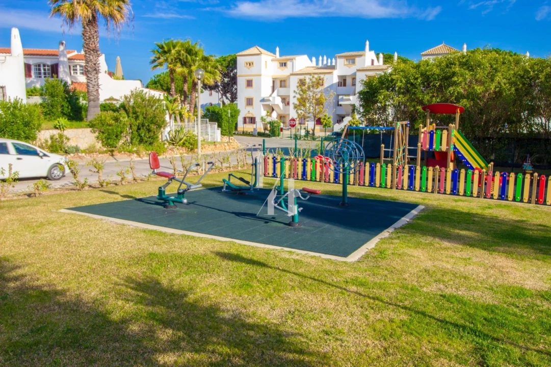 Apartamento T2 para Arrendamento férias em Quarteira Foto 14