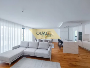 Apartamento T5 para Venda em Funchal (São Pedro)