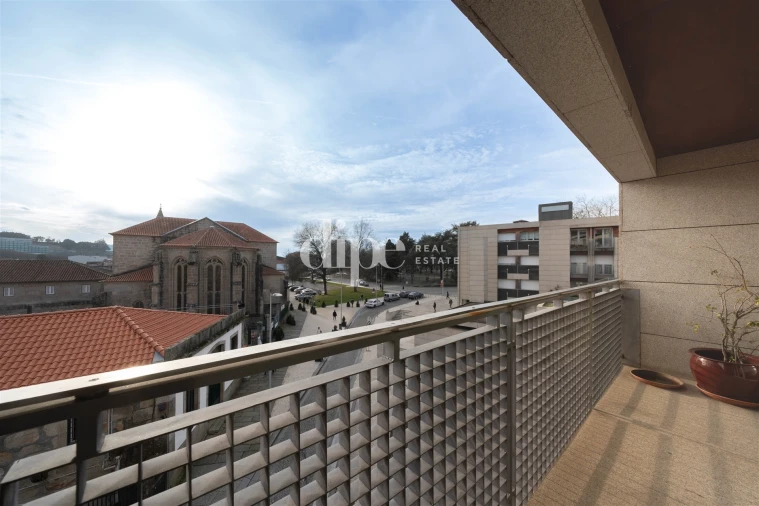 Apartamento T3 para Venda em Oliveira, São Paio e São Sebastião Foto 1