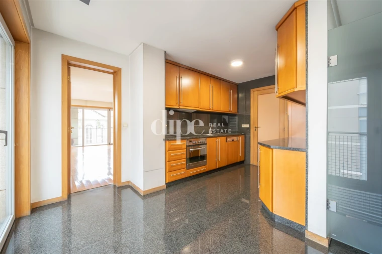 Apartamento T3 para Venda em Oliveira, São Paio e São Sebastião Foto 8