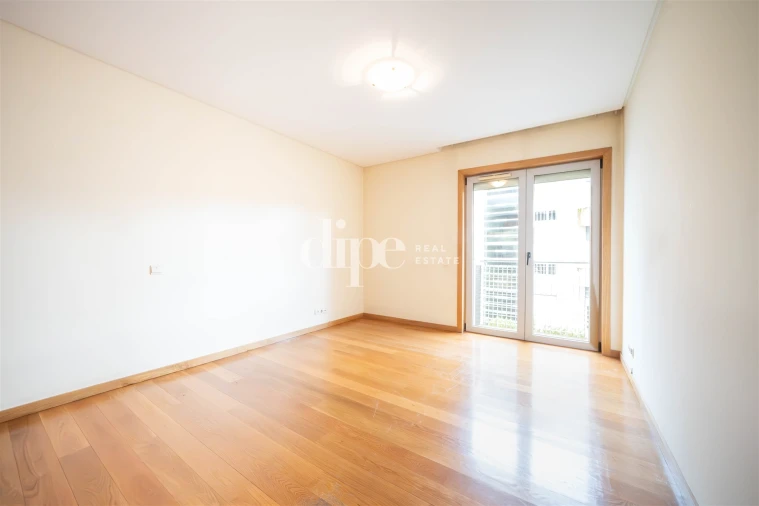 Apartamento T3 para Venda em Oliveira, São Paio e São Sebastião Foto 11