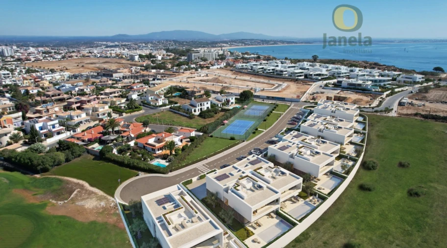 Moradia T4 para Venda em Lagos (São Sebastião e Santa Maria) Foto 3