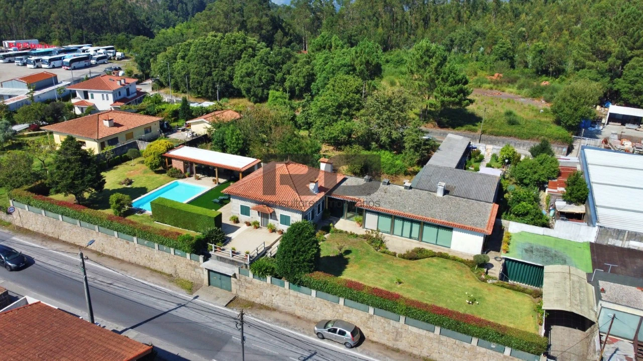 Moradia T3 para Venda em Guilhabreu Foto 1