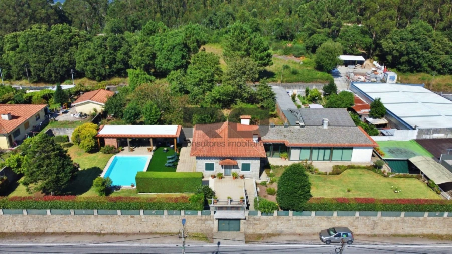 Moradia T3 para Venda em Guilhabreu Foto 2