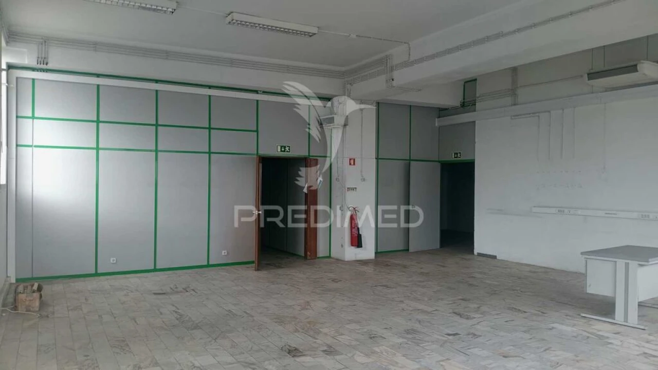 Armazém para Venda em Falagueira-Venda Nova Foto 5