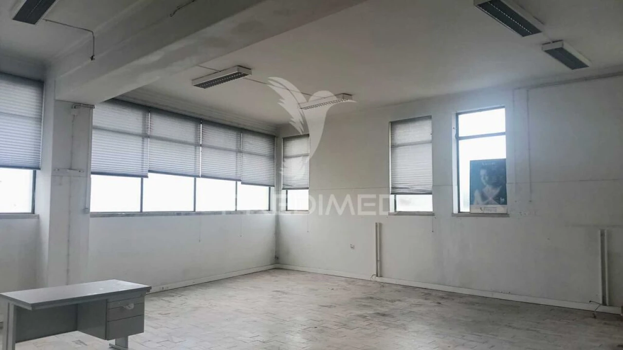 Armazém para Venda em Falagueira-Venda Nova Foto 6