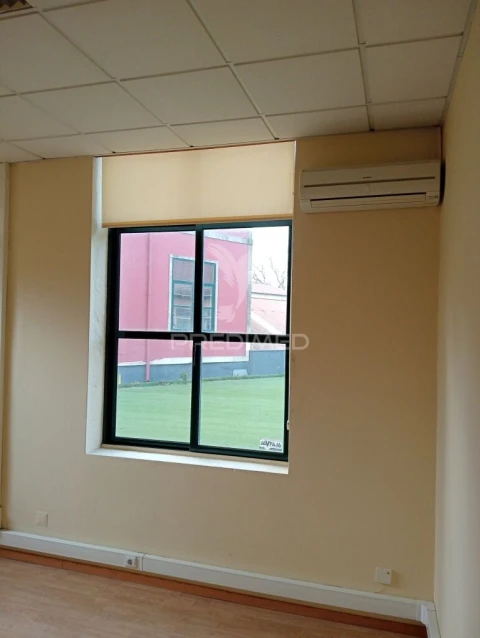 Escritório para Arrendamento em Paranhos