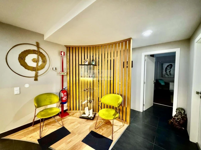 Negócio para Venda em Lagos (São Sebastião e Santa Maria) Foto 1