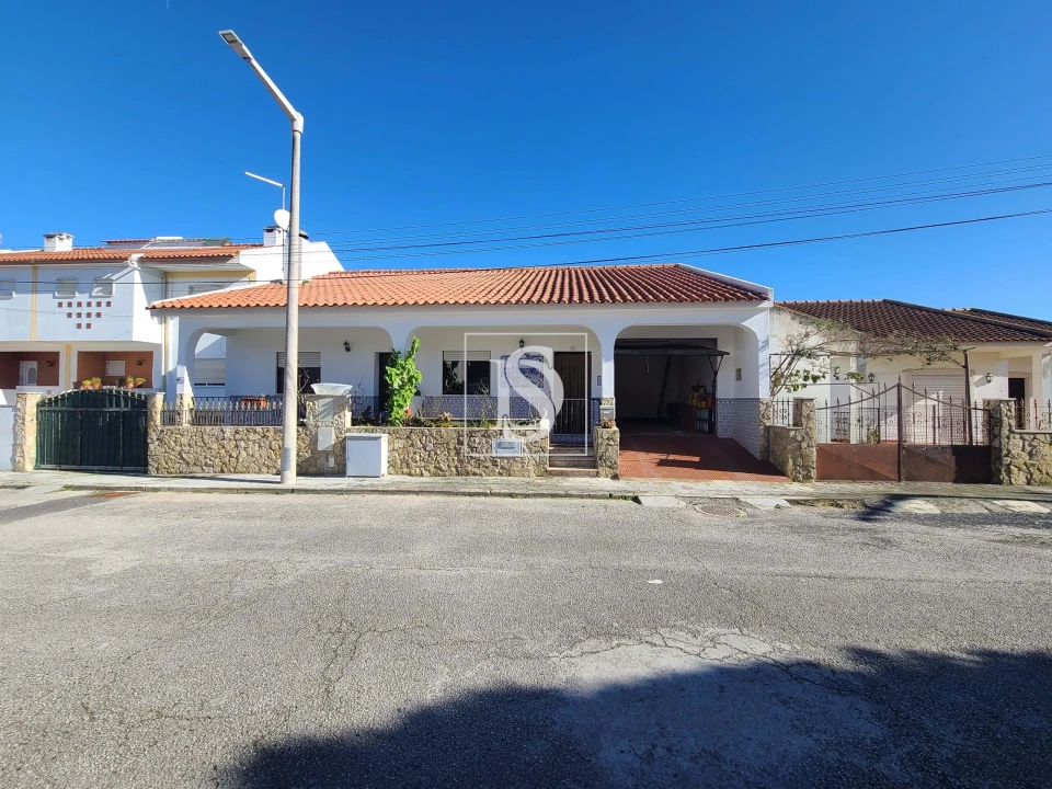 Moradia T3 para Venda em Aveiras de Baixo Foto 1