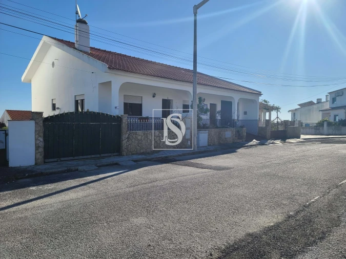 Moradia T3 para Venda em Aveiras de Baixo Foto 2