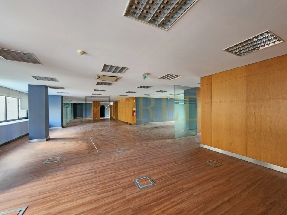 Escritório para Arrendamento em Lordelo do Ouro e Massarelos Foto 1