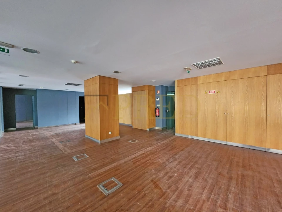 Escritório para Arrendamento em Lordelo do Ouro e Massarelos Foto 4