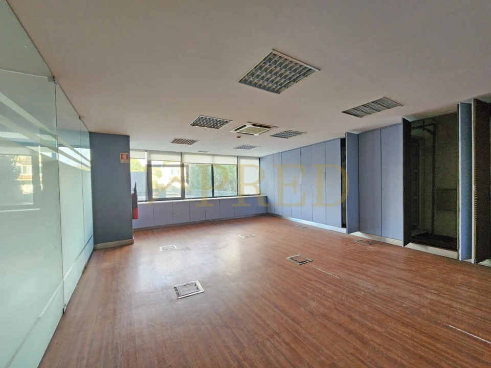 Escritório para Arrendamento em Lordelo do Ouro e Massarelos Foto 6