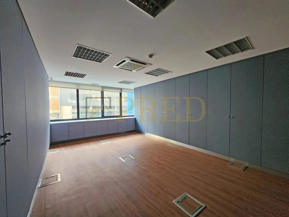 Escritório para Arrendamento em Lordelo do Ouro e Massarelos Foto 8