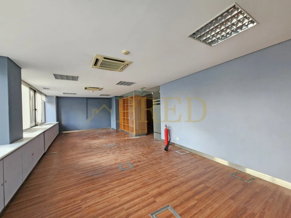 Escritório para Arrendamento em Lordelo do Ouro e Massarelos Foto 10