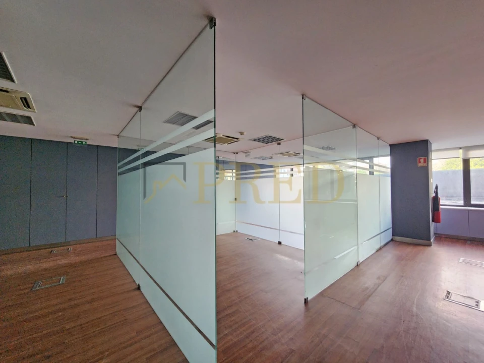 Escritório para Arrendamento em Lordelo do Ouro e Massarelos Foto 11