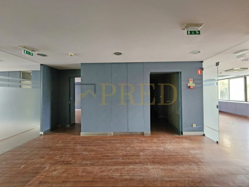 Escritório para Arrendamento em Lordelo do Ouro e Massarelos Foto 12