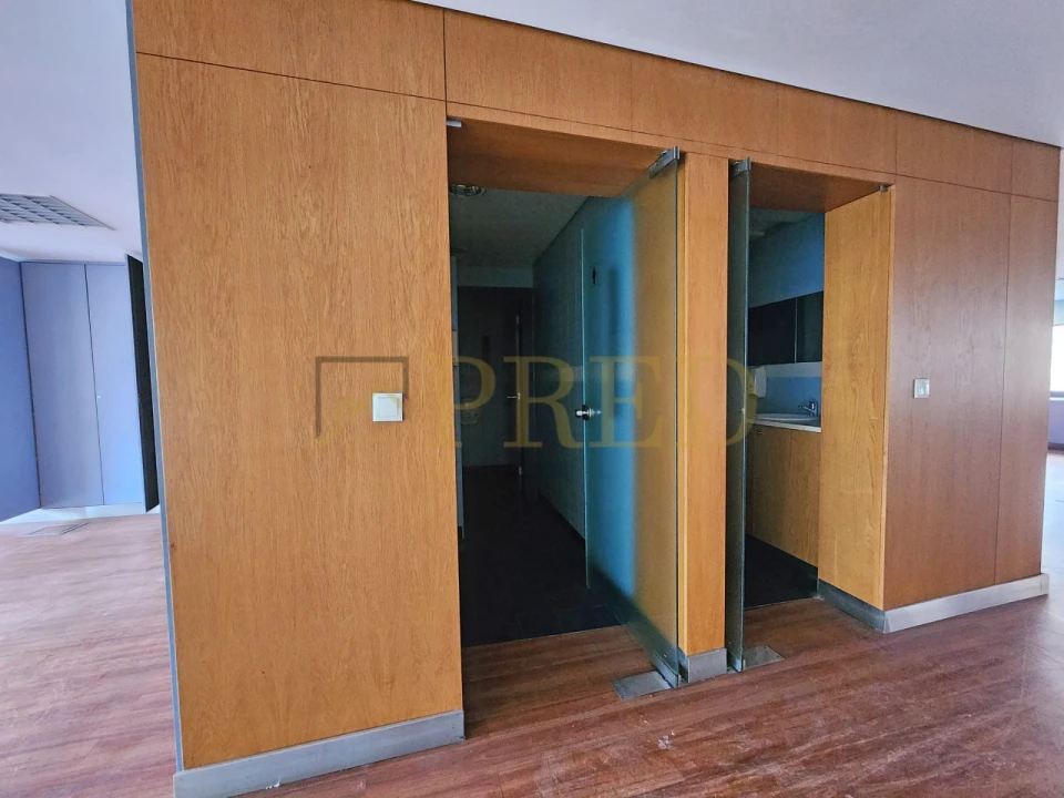 Escritório para Arrendamento em Lordelo do Ouro e Massarelos Foto 13