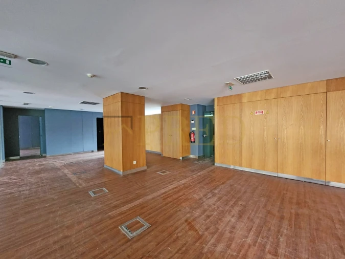 Escritório para Arrendamento em Lordelo do Ouro e Massarelos Foto 4