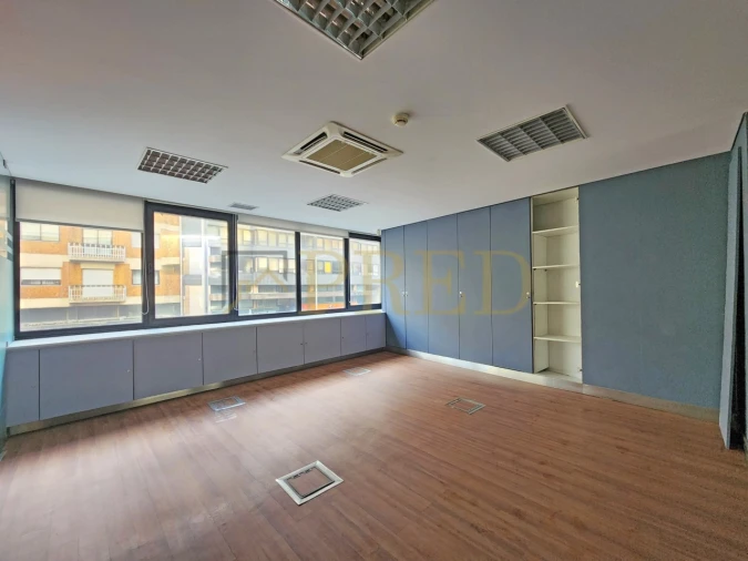 Escritório para Arrendamento em Lordelo do Ouro e Massarelos Foto 9