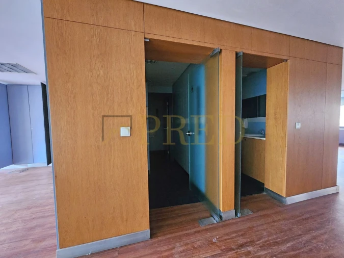 Escritório para Arrendamento em Lordelo do Ouro e Massarelos Foto 13