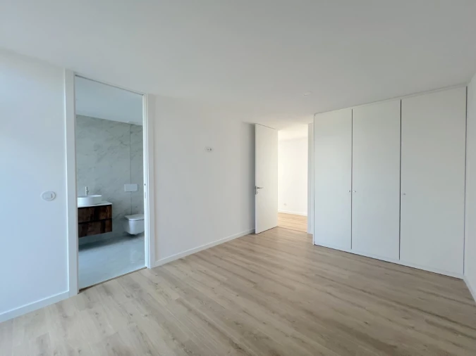 Apartamento T4 para Venda em Silvalde Foto 12