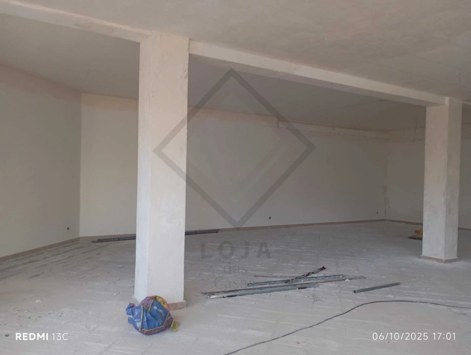 Loja para Venda em Cidade da Maia Foto 7